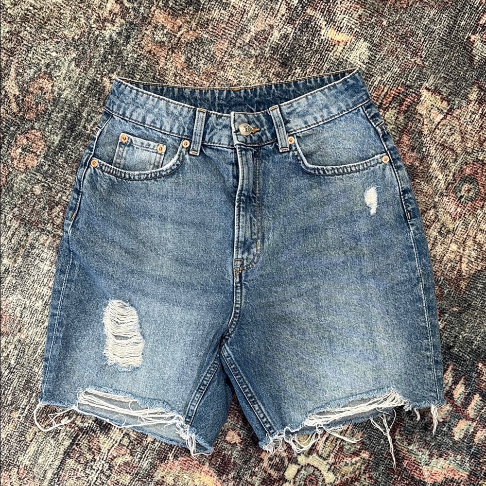H&M | Hi-Waist Distressed Short | 4